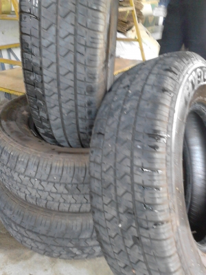 195R14 ยางปี13. เส้นยังแดงอยู่   195R14   มี 4;เส้น  tel.081-427-3941