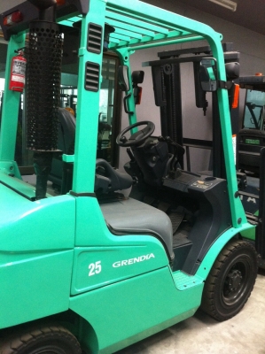 ขายถูก รถฟอร์คลิฟท์ MITSUBICHI 2.5 ตัน เสา 3 เมตร  M/T ปี 1991 (นำเข้าแท้แน่นอน)  สภาพ 80\% ติดต่อ  คุณเบียร์  094-4895646