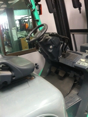 ขายถูก รถฟอร์คลิฟท์ MITSUBICHI 2.5 ตัน เสา 3 เมตร  M/T ปี 1991 (นำเข้าแท้แน่นอน)  สภาพ 80\% ติดต่อ  คุณเบียร์  094-4895646