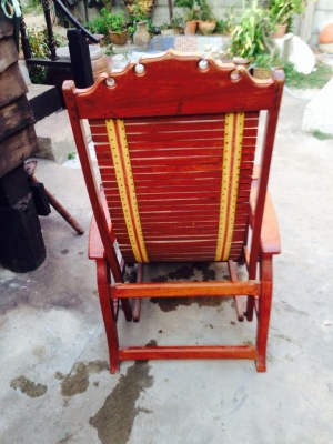 ขายเก้าอี้โยกไม้สัก ส่งให้แล้วคับพี่