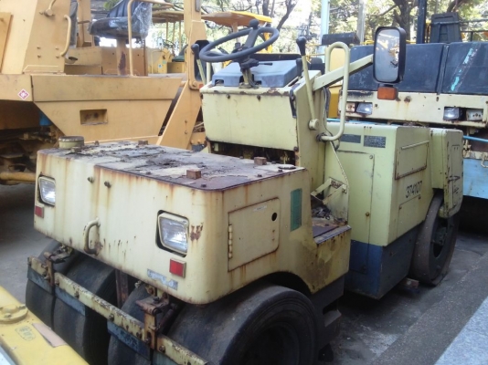 รถบดถนนหน้าเหล็กหลังยาง SAKAI รุ่น TW350