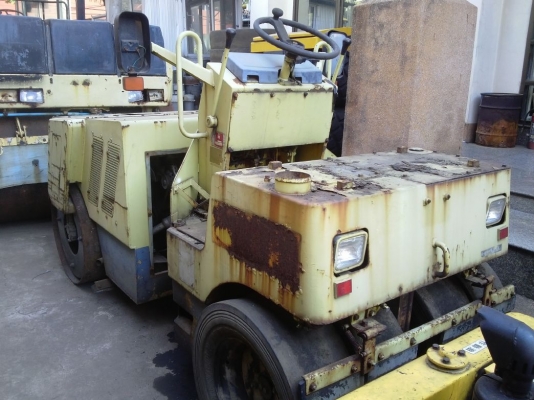 รถบดถนนหน้าเหล็กหลังยาง SAKAI รุ่น TW350