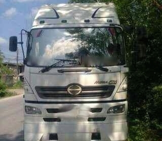 รถฮีโน่ 10 ล้อ หัวลาก ( ติดแก๊ส NGV. )  / 320 แรงม้า. ปี 48 ( ขายแม่ / ลูก )    สนใจติดต่อ 081 - 6079515