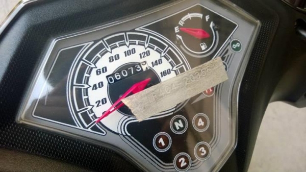 Axelo 2013 สีนํ้าตาลเข้ม วิ่งน้อย 6000 กิโล ขายถูกๆ ต่อรองได้จ้า