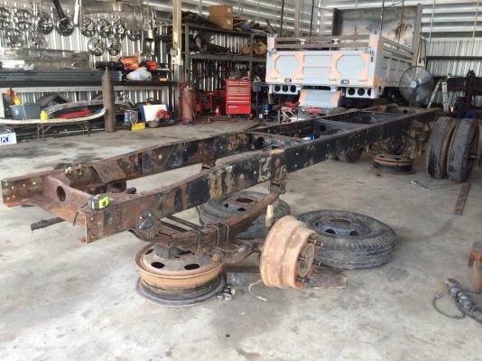 ขายแคสซี 6ล้อ Hino Km มีทะเบียน พร้อมช่วงล่าง