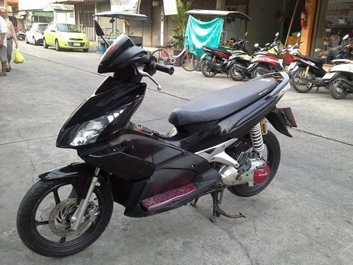 แอร์เบลด ปี 51 ล้อแม็ค สีดำ สวยๆๆๆ ชุดสีสด เครื่องเดิมแน่นๆไม่หลวม ไม่หอน