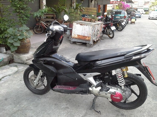 แอร์เบลด ปี 51 ล้อแม็ค สีดำ สวยๆๆๆ ชุดสีสด เครื่องเดิมแน่นๆไม่หลวม ไม่หอน