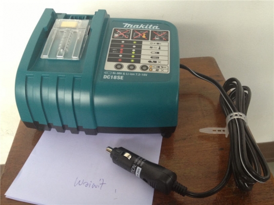 แท่นชาร์จบนรถยนต์ (12V) Makita DC18SE สำหรับชาร์จแบ็ต 7.2-18V
