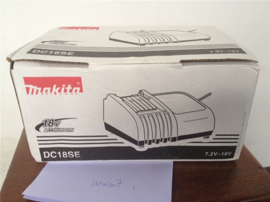 แท่นชาร์จบนรถยนต์ (12V) Makita DC18SE สำหรับชาร์จแบ็ต 7.2-18V