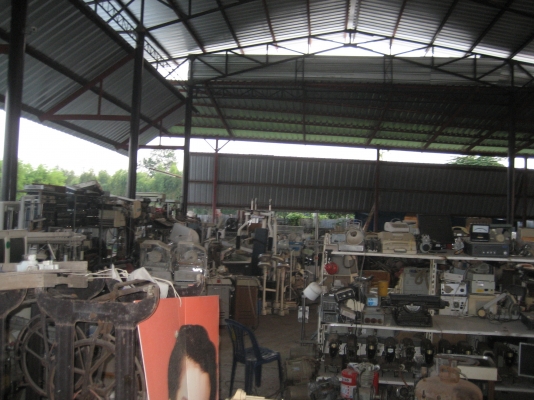 เครื่องปั่นไฟ  มีหลายรุ่นหลายขนาด  ของประมูลรวมๆหลายอย่าง