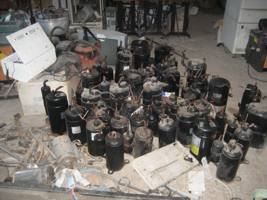 เครื่องปั่นไฟ  มีหลายรุ่นหลายขนาด  ของประมูลรวมๆหลายอย่าง