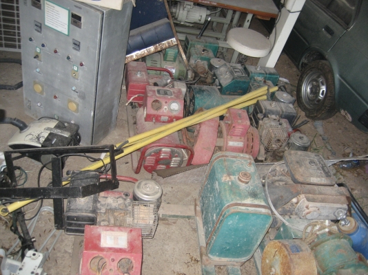 เครื่องปั่นไฟ  มีหลายรุ่นหลายขนาด  ของประมูลรวมๆหลายอย่าง