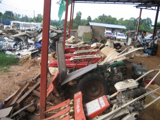 เครื่องปั่นไฟ  มีหลายรุ่นหลายขนาด  ของประมูลรวมๆหลายอย่าง