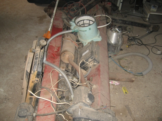 เครื่องปั่นไฟ  มีหลายรุ่นหลายขนาด  ของประมูลรวมๆหลายอย่าง