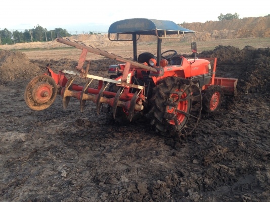 ขายด่วนรถไถนาคูโบต้า L 2808 4 WD พร้อมอุปกรณ์ มีล้อเหล็ก ผานดันหน้า ผานหลัง 5 รถสวยเครื่องแน่นไม่มีเ