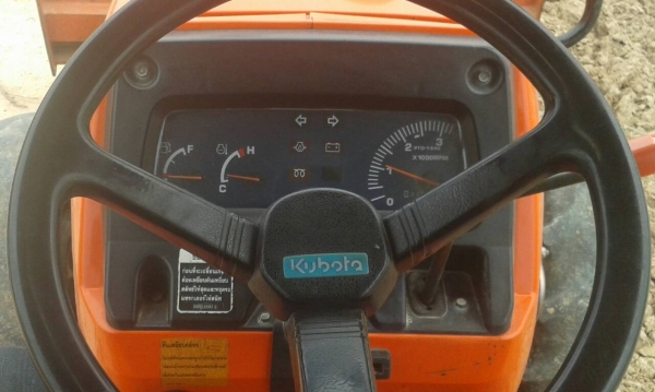 ขายด่วนรถไถนาคูโบต้า L 2808 4 WD พร้อมอุปกรณ์ มีล้อเหล็ก ผานดันหน้า ผานหลัง 5 รถสวยเครื่องแน่นไม่มีเ