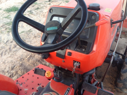 ขายด่วนรถไถนาคูโบต้า L 2808 4 WD พร้อมอุปกรณ์ มีล้อเหล็ก ผานดันหน้า ผานหลัง 5 รถสวยเครื่องแน่นไม่มีเ