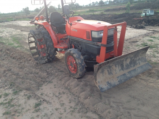 ขายด่วนรถไถนาคูโบต้า L 2808 4 WD พร้อมอุปกรณ์ มีล้อเหล็ก ผานดันหน้า ผานหลัง 5 รถสวยเครื่องแน่นไม่มีเ
