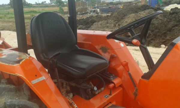 ขายด่วนรถไถนาคูโบต้า L 2808 4 WD พร้อมอุปกรณ์ มีล้อเหล็ก ผานดันหน้า ผานหลัง 5 รถสวยเครื่องแน่นไม่มีเ