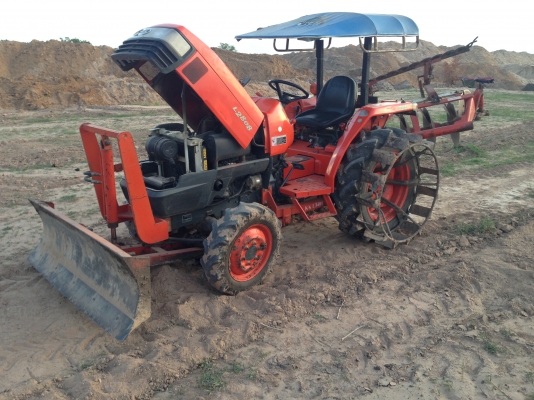 ขายด่วนรถไถนาคูโบต้า L 2808 4 WD พร้อมอุปกรณ์ มีล้อเหล็ก ผานดันหน้า ผานหลัง 5 รถสวยเครื่องแน่นไม่มีเ