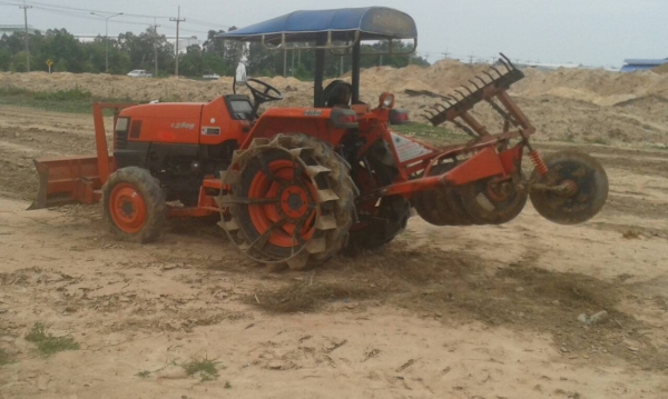 ขายด่วนรถไถนาคูโบต้า L 2808 4 WD พร้อมอุปกรณ์ มีล้อเหล็ก ผานดันหน้า ผานหลัง 5 รถสวยเครื่องแน่นไม่มีเ