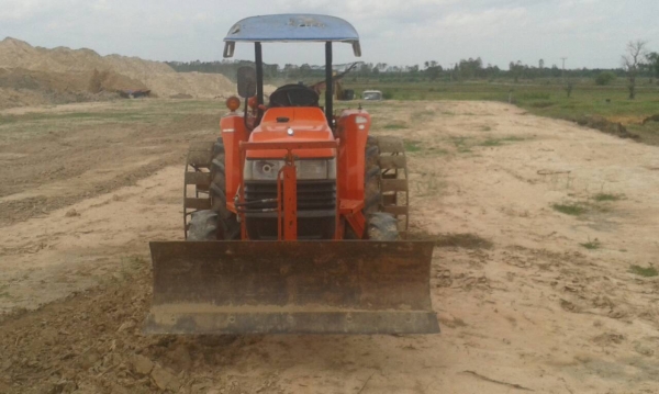 ขายด่วนรถไถนาคูโบต้า L 2808 4 WD พร้อมอุปกรณ์ มีล้อเหล็ก ผานดันหน้า ผานหลัง 5 รถสวยเครื่องแน่นไม่มีเ