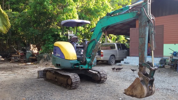 ขายรถขุดเล็ก komatsu35mr เทียบเท่ารุ่น9สภาพพร้อมใช้ราคาไม่แพง