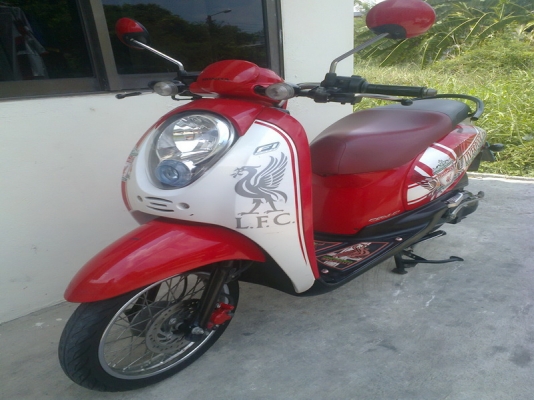 ขายScoopy i ลาย Liverpool รถบ้านเครื่องเดิมๆสภาพดี