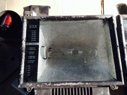 ขาย สปอร์ตไลท์ 400 w มากมายหลาย