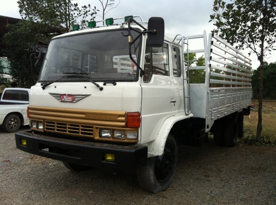 ขาย NISSAN 6 ล้อ