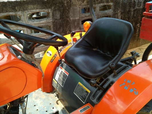 รถไถคูโบต้า  KRT 14 แรง  สภาพพร้อมใช้ อุปกรณ์มี ตีนตะขาบฐานสี่  เครื่องสูบน้ำเทนเลอร์