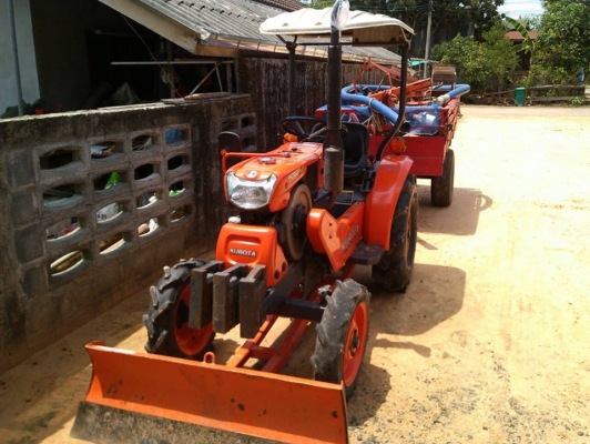 รถไถคูโบต้า  KRT 14 แรง  สภาพพร้อมใช้ อุปกรณ์มี ตีนตะขาบฐานสี่  เครื่องสูบน้ำเทนเลอร์