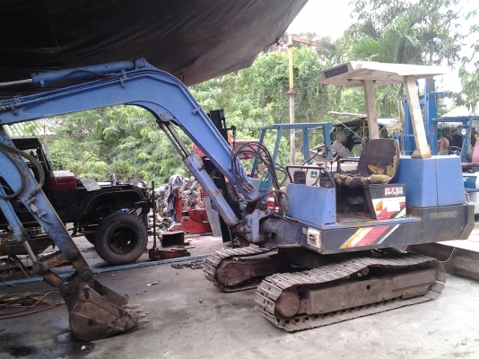 ขายรถแมคโครยันมาร์ PC40 เครื่อง 4 สูป พร้อมใช้งาน สภาพสมบูรณ์ จาก 275,000 บาท ขายเพียง 187,000 บาท ครับ