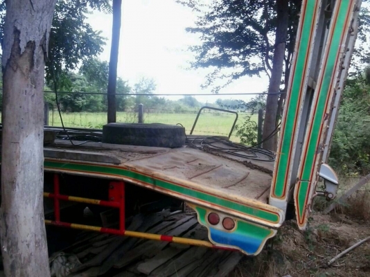 ขายรถเกี่ยวข้าวไทยเจริญ + พร้อมเทเลอร์หกล้อ Hino FD165B เครื่อง HO6c turbo ขายรถเกี่ยวข้าวไทยเจริญ + พร้อมเทเลอร์หกล้อ Hino FD165B เครื่อง HO6c turbo