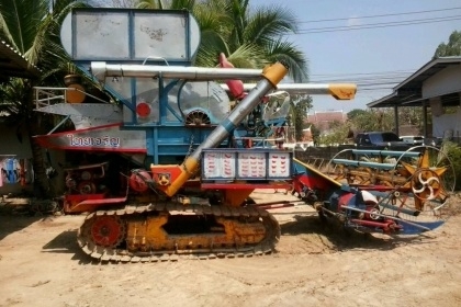 ขายรถเกี่ยวข้าวไทยเจริญ + พร้อมเทเลอร์หกล้อ Hino FD165B เครื่อง HO6c turbo