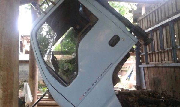 ขายNPR120ฝาขาว สภาพสวยเดิมทั้งคันปี 39. ครับ