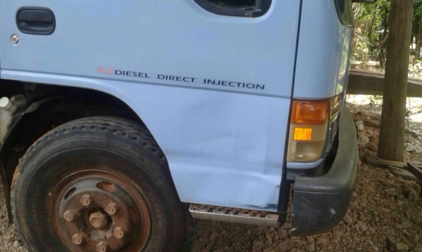 ขายNPR120ฝาขาว สภาพสวยเดิมทั้งคันปี 39. ครับ