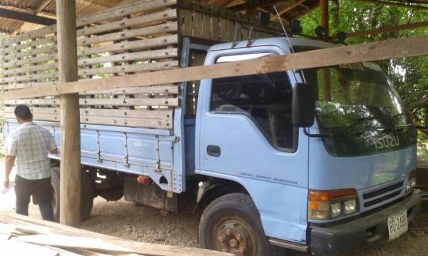 ขายNPR120ฝาขาว สภาพสวยเดิมทั้งคันปี 39. ครับ