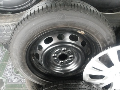 ขายล้อกะทะ15 4รู100 MAZDA พร้อมยางและฝาครอบ 1 ชุด ขายล้อกะทะ15 4รู100 MAZDA พร้อมยางและฝาครอบ 1 ชุด