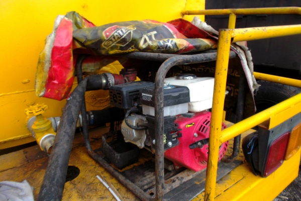 ขายด่วนรถ6ล้อหัวยาวบรรทุกนํ้าบรรจุนํ้า6000ลิตรมีเอกสาร