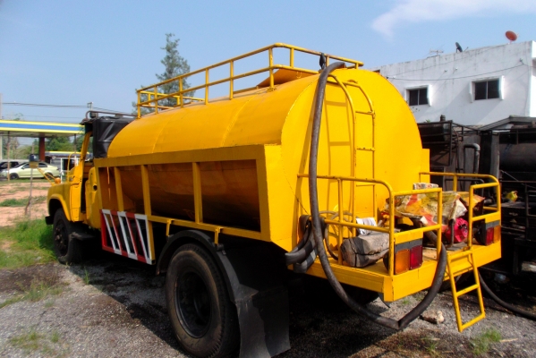 ขายด่วนรถ6ล้อหัวยาวบรรทุกนํ้าบรรจุนํ้า6000ลิตรมีเอกสาร