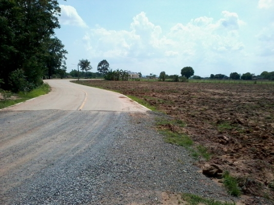 ขายที่ดินสวยราคาถูก 16-2-46 ไร่ ราคา 150,000 บาทต่อไร่ ใกล้หมู่บ้านติดถนน อ.สีคิ้ว