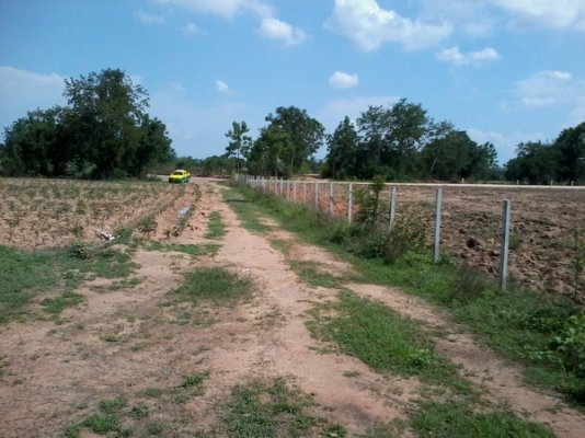 ขายที่ดินสวยราคาถูก 16-2-46 ไร่ ราคา 150,000 บาทต่อไร่ ใกล้หมู่บ้านติดถนน อ.สีคิ้ว