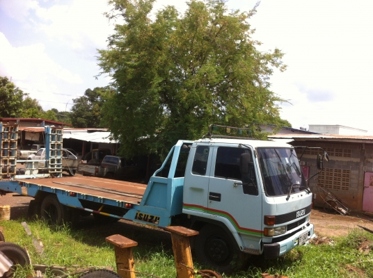 ลากรถเกี่ยว บันได AUTO หกล้อใหญ่  195 แรง สภาพสวย  ติดต่อ 089-7188336