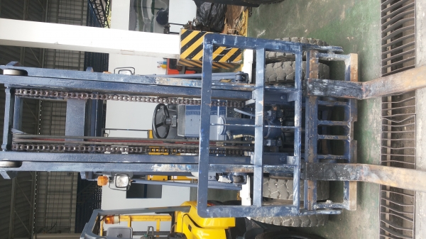 ขายรถ komatsu ขนาด 2.5 ตัน เสาฮิ้งฟอร์ค