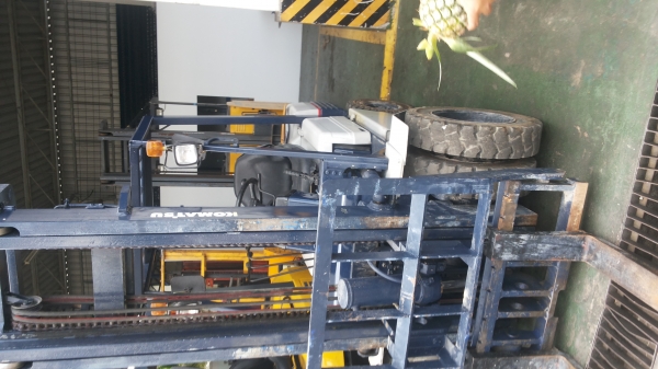 ขายรถ komatsu ขนาด 2.5 ตัน เสาฮิ้งฟอร์ค