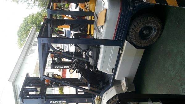 ขายรถ komatsu ขนาด 2.5 ตัน เสาฮิ้งฟอร์ค