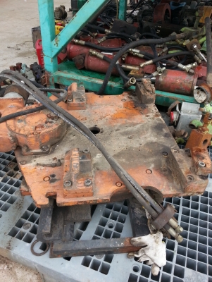 ขายงาหมุนกับปากหนีบโฟคลิฟท์ขนาดกว้างของร่องยึด40 เซ็นติเมตรราคาตัวละ 45,000 บาท ขายงาหมุนกับปากหนีบโฟคลิฟท์ขนาดกว้างของร่องยึด40 เซ็นติเมตรราคาตัวละ 45,000 บาท