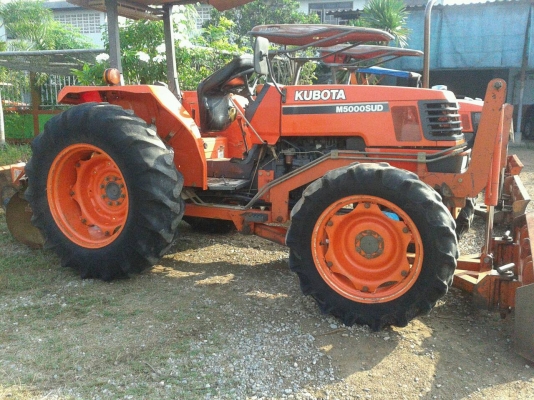 ขายรถไถ KUBOTA M5000SU พร้อมดันหน้า ผาน6 รถสภาพเดิมๆไม่ได้ทำสีใหม่
