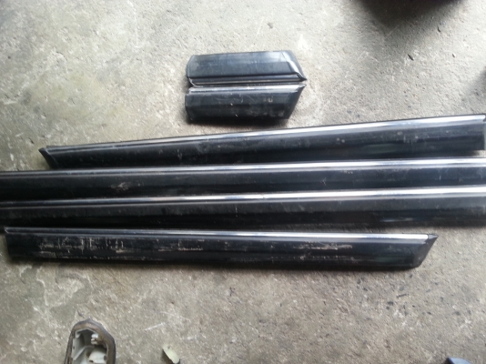 ขายยางกันกระแทกข้างประตู e28 ครบ